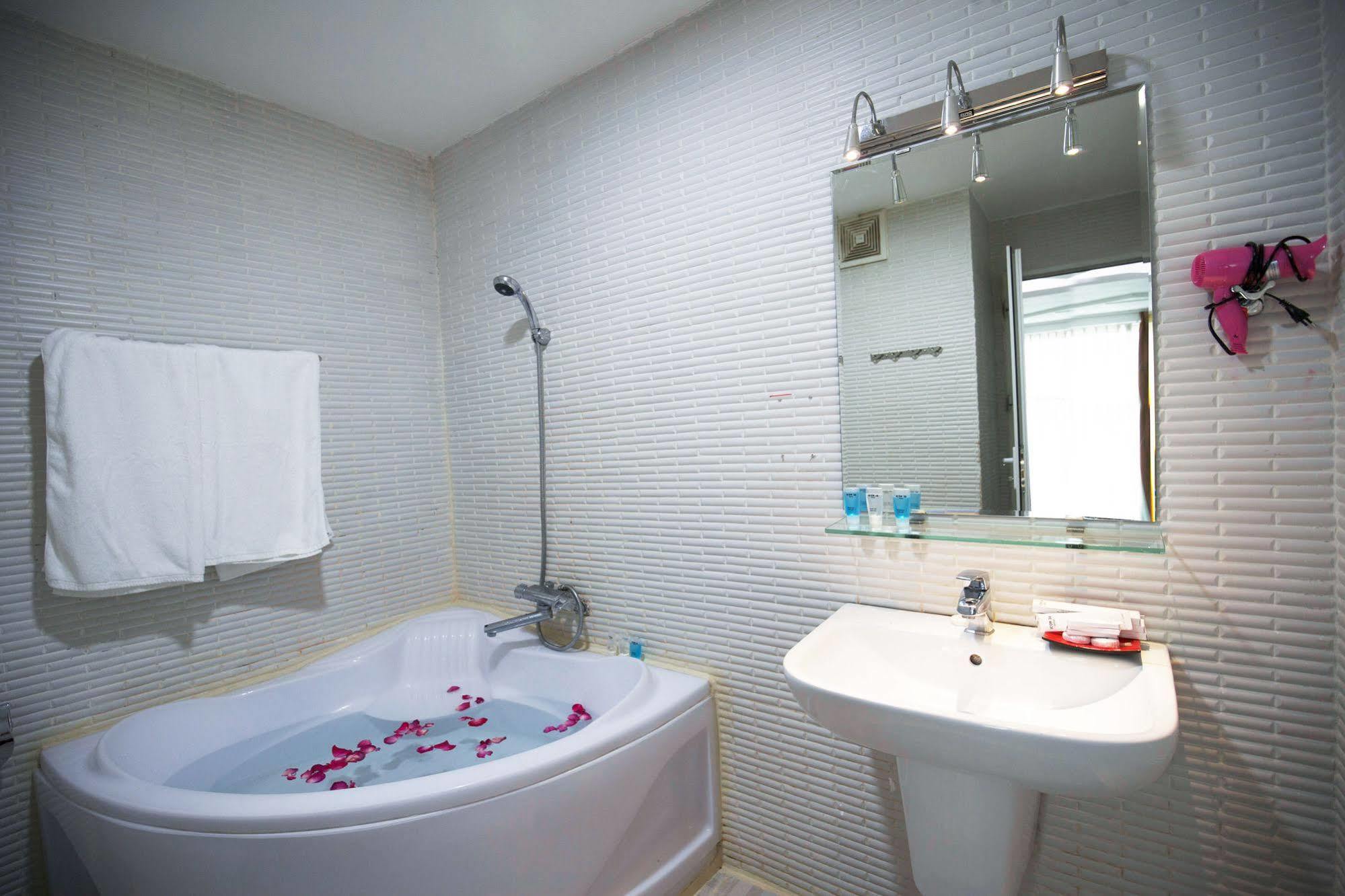 Sense Legend Hotel And Spa Ho Chi Minh City Exterior photo